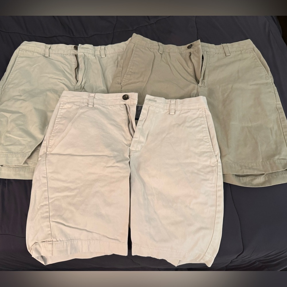 3x Khaki Shorts Size 32 Amazon Essentials